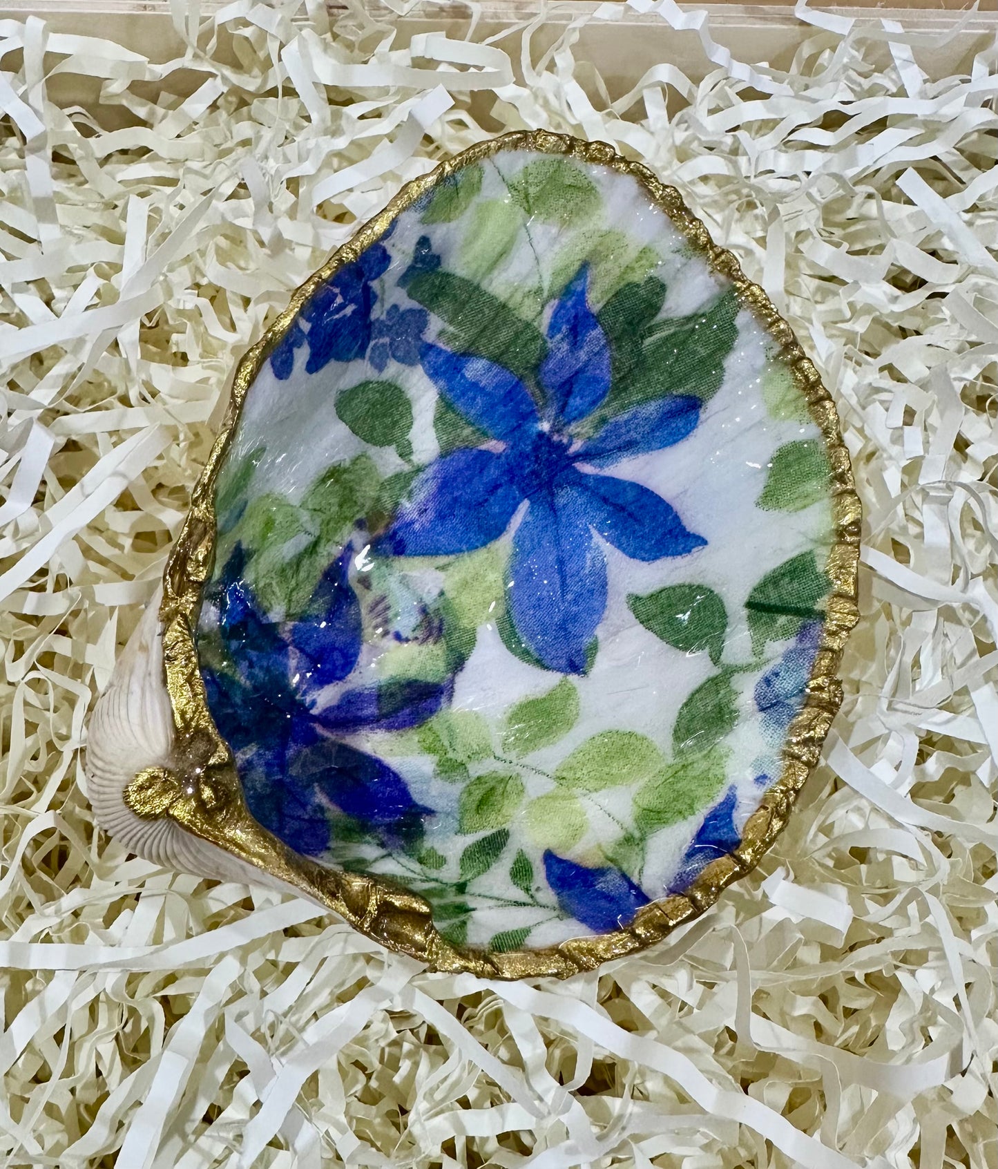 Decoupage floral sea shell