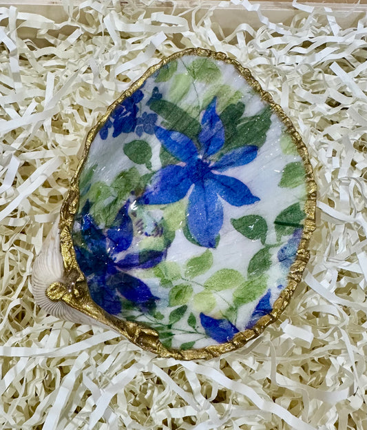 Decoupage floral sea shell