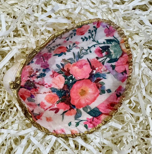 Decoupage floral sea shell